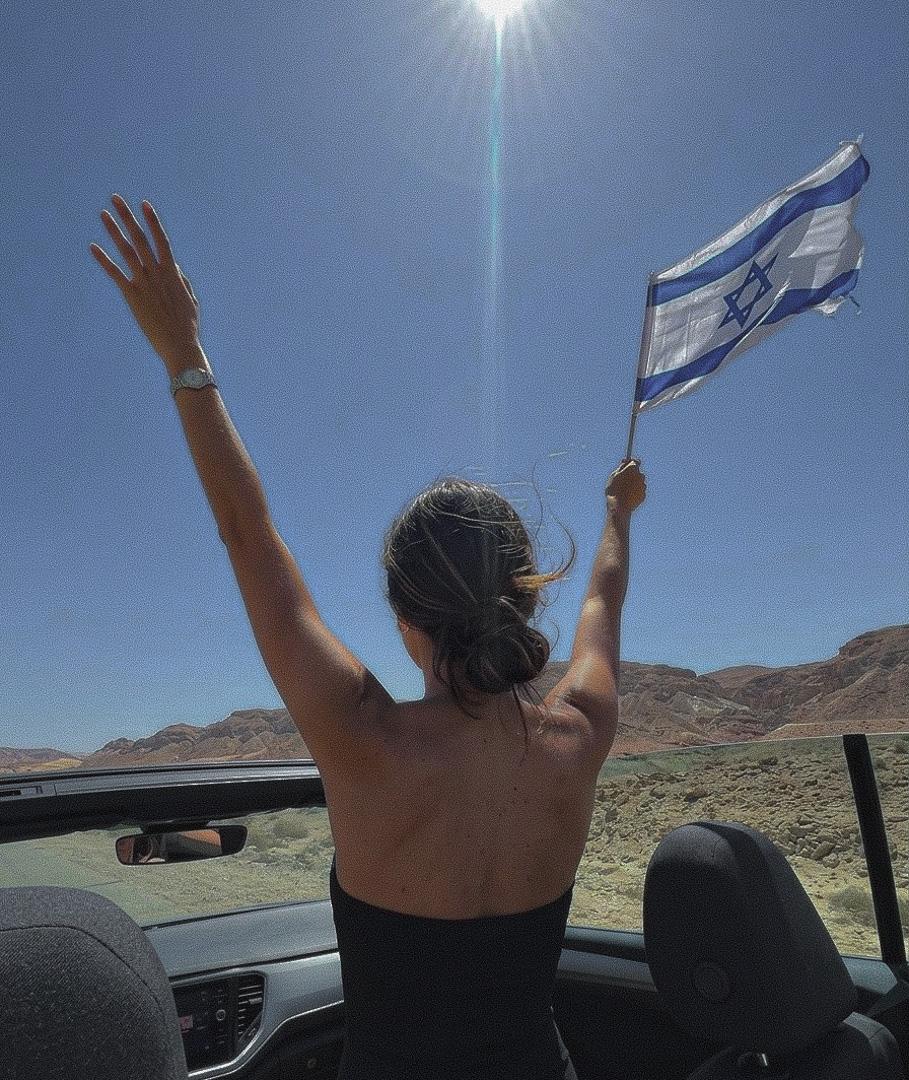 בתל אביב אישה תוססת