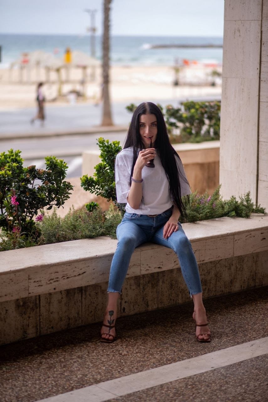ליזה – בתל אביב – כובשת פצצה בת 25