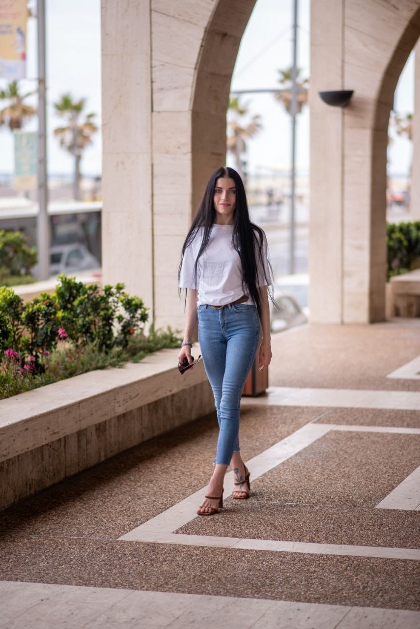 ליזה – בתל אביב – כובשת פצצה בת 25